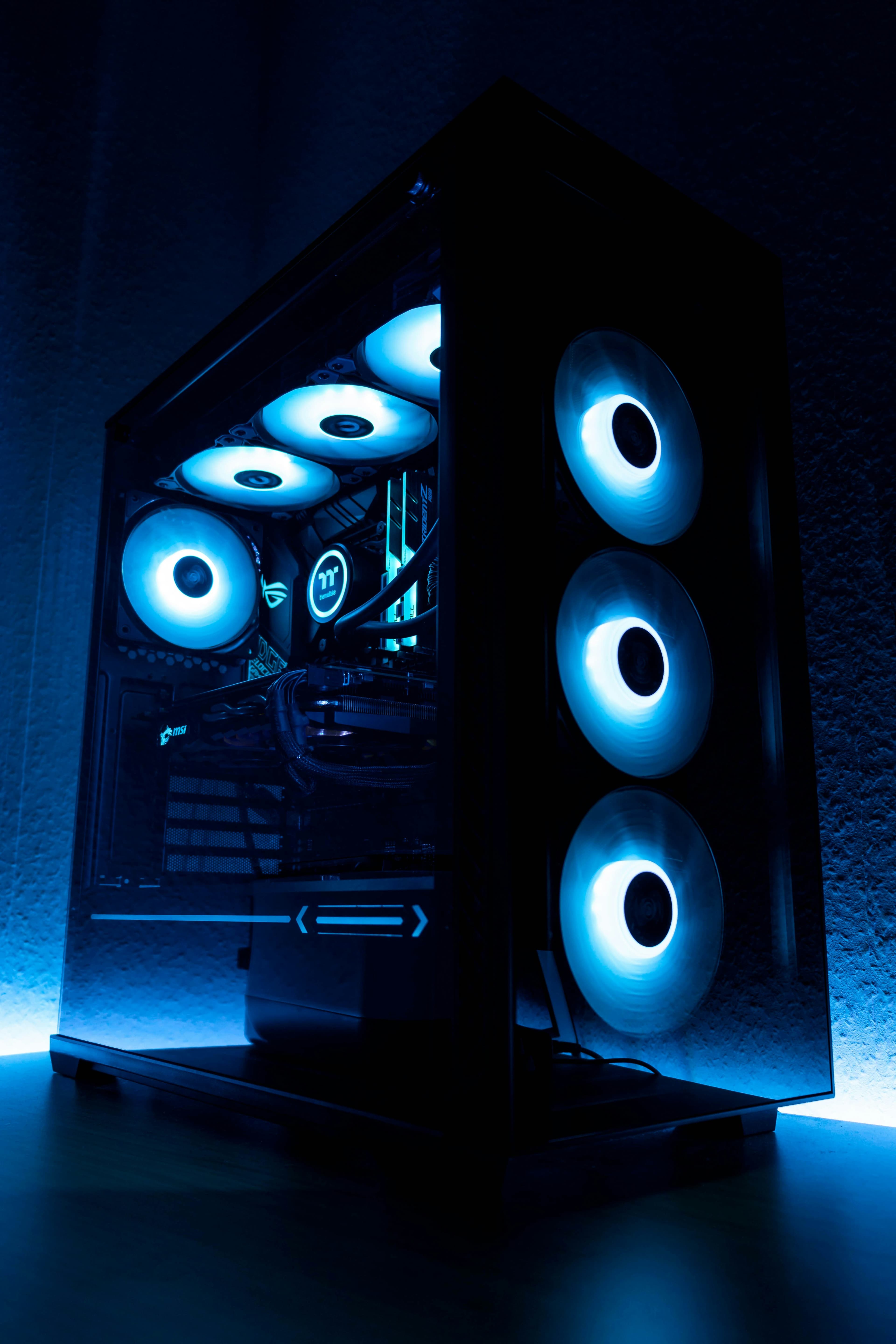 PC Gamer Mid armada por AbsolemTech con Ryzen 5 5600X y RTX 4060 8GB