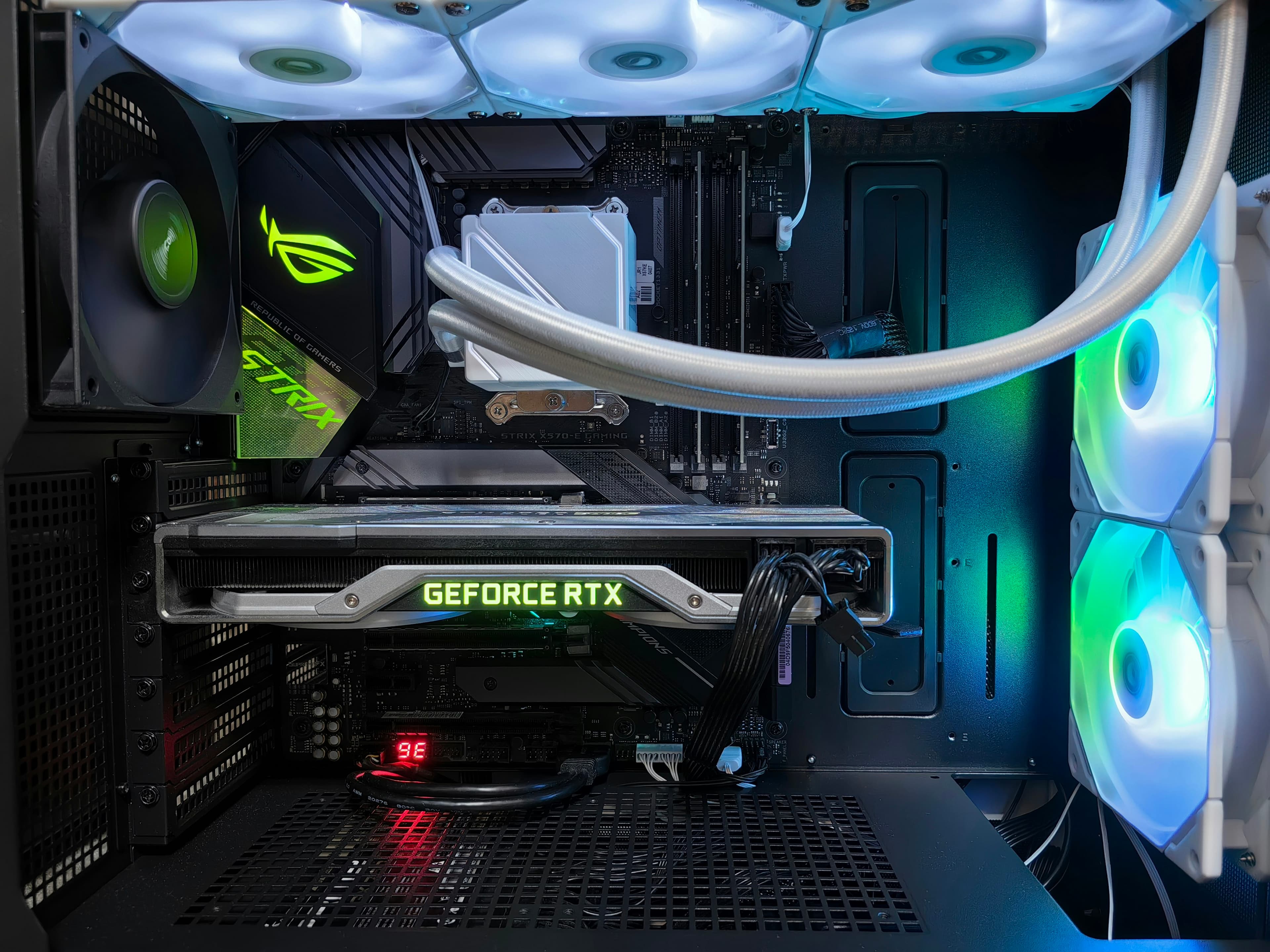 Setup Gamer Profesional con iluminación RGB